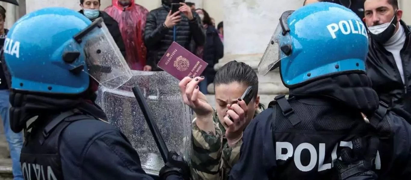  Ρώμη - Σοβαρά επεισόδια για τις απαγορεύσεις: «Ανοίξτε τώρα τα καταστήματα»!